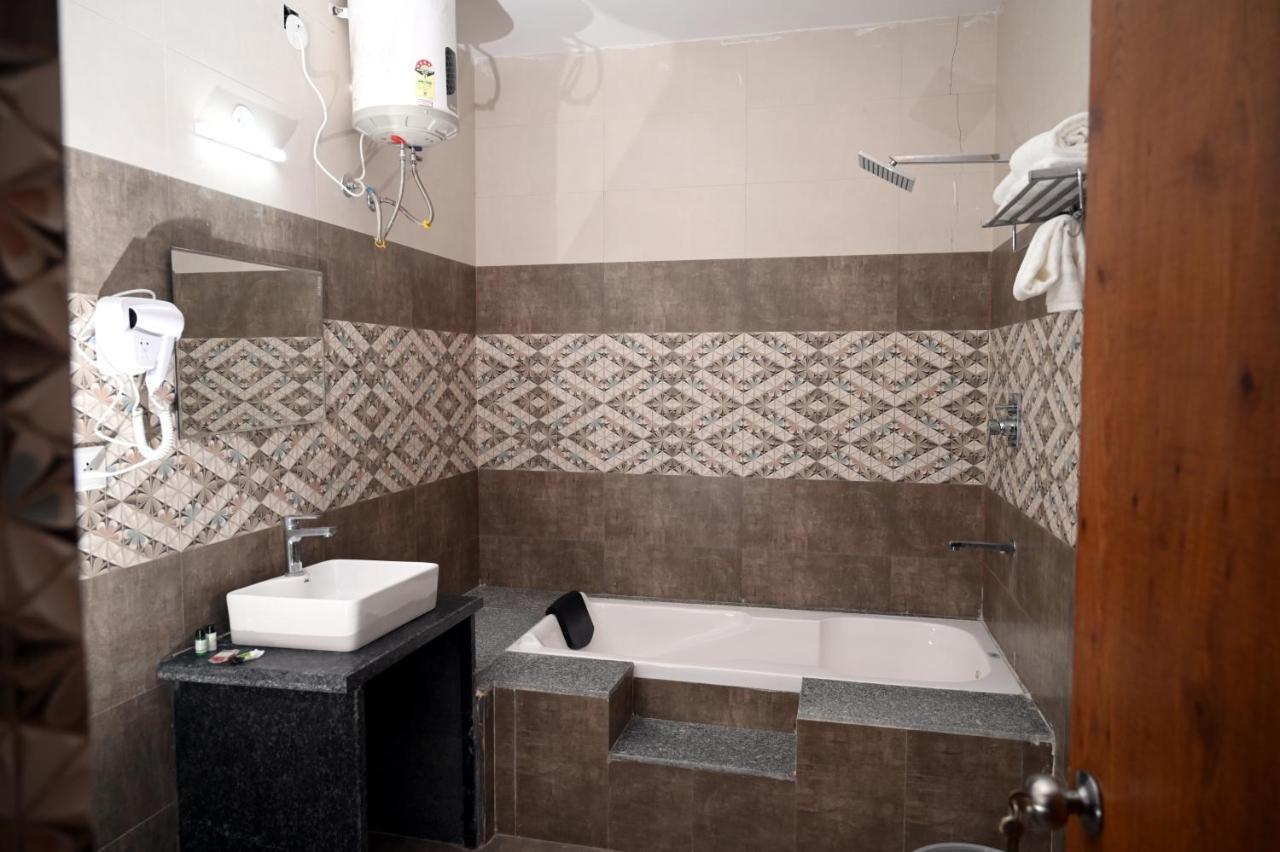 Hotel Singla Residency Кангра Экстерьер фото