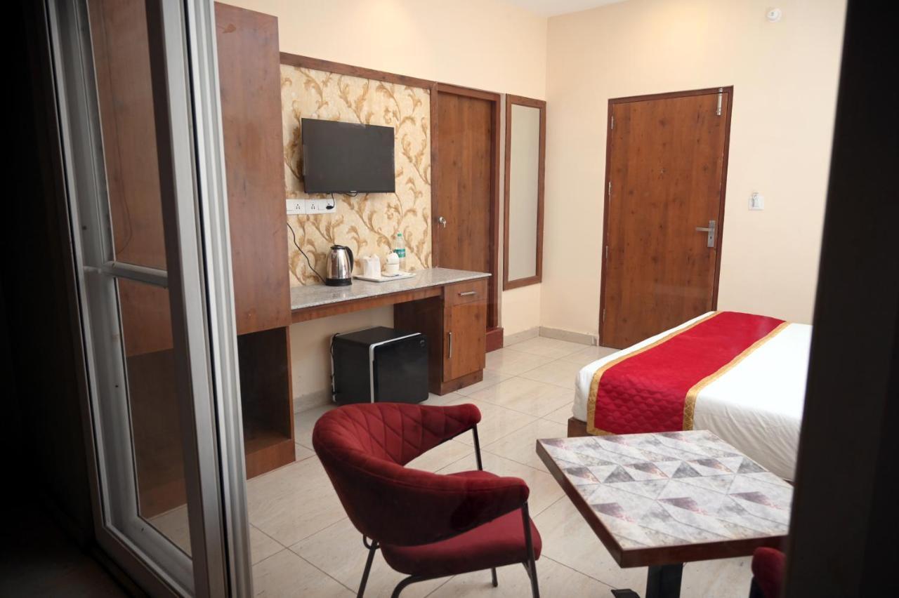 Hotel Singla Residency Кангра Экстерьер фото
