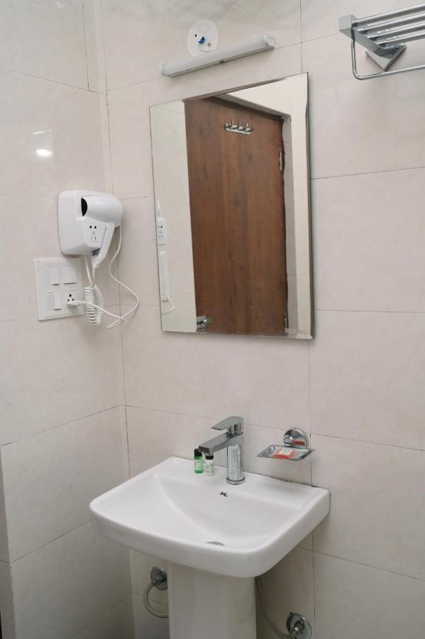 Hotel Singla Residency Кангра Экстерьер фото